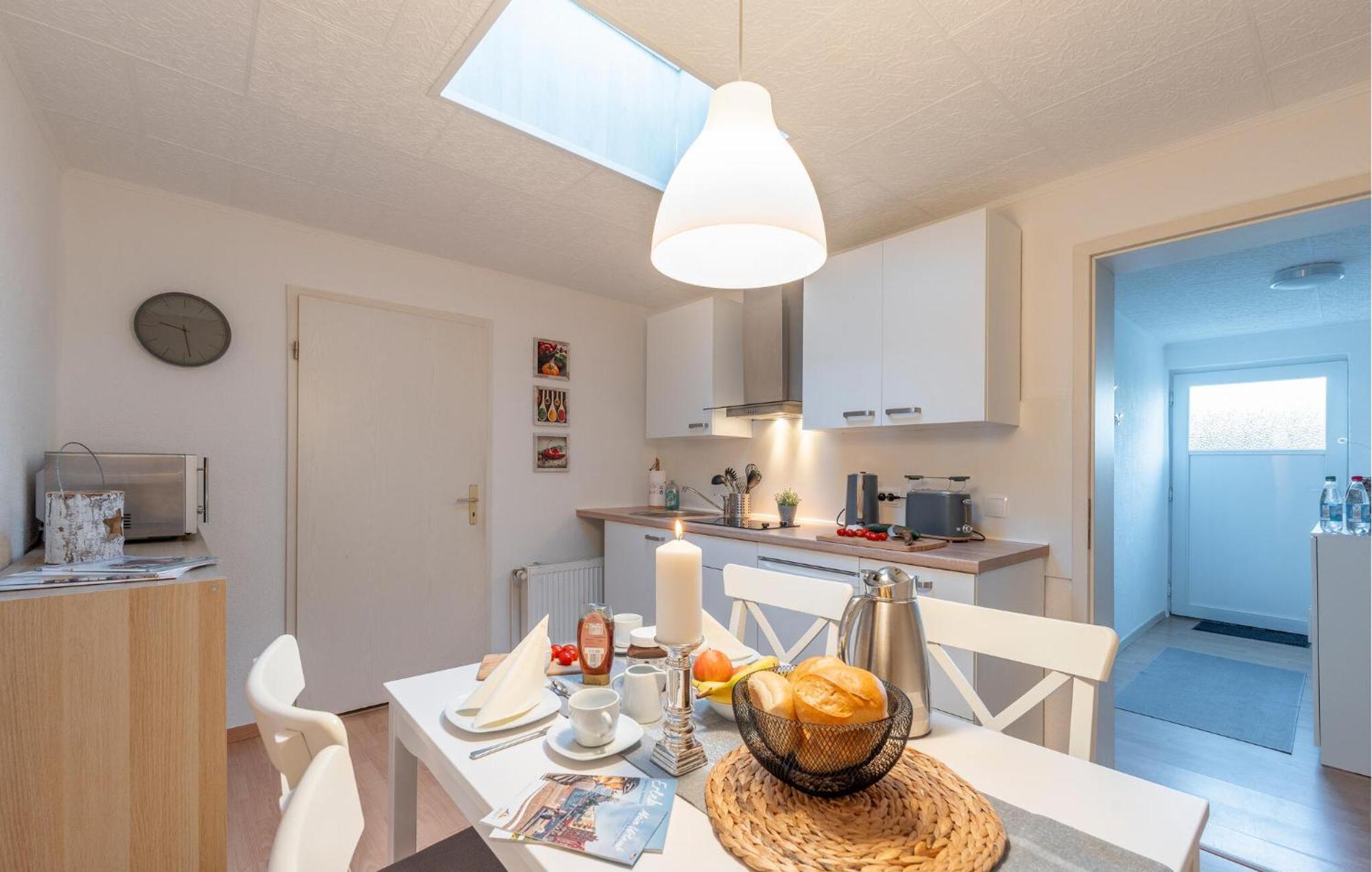 Awesome Apartment In Rostock With Kitchen מראה חיצוני תמונה